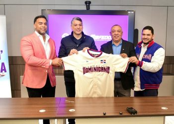 Arajet firma como línea oficial de los equipos nacionales de la Federación Dominicana de Béisbol