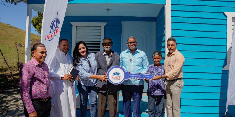 Propeep dignifica hogar de envejecientes en Azua con entrega de vivienda totalmente renovada