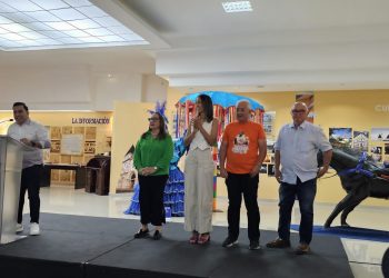 Puro Carnaval reconoce la creatividad artesanal en el Quinto Concurso de Caretas en Santiago