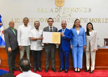 Alcaldía del Distrito Nacional distingue a René Rodríguez como referente juvenil de liderazgo e impacto social