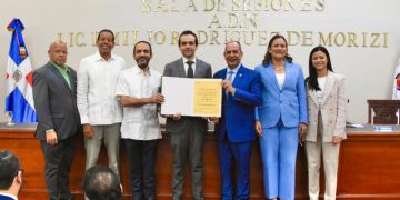 Alcaldía del Distrito Nacional distingue a René Rodríguez como referente juvenil de liderazgo e impacto social