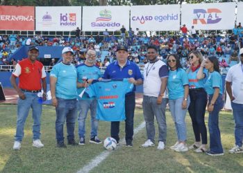 Santiago Portes protagoniza acto inaugural en duelo de la Liguilla de la LDF en Salcedo
