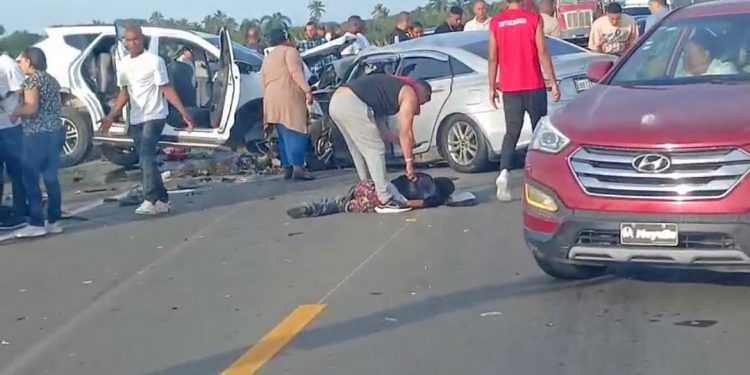 Trágico choque frontal deja tres fallecidos en la Circunvalación de Baní