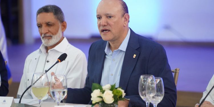 Santiago fortalece su apuesta educativa con respaldo municipal a la Mesa de los Cinco Pilares
