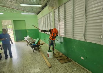 Gobierno acelera modernización de escuelas en Boca Chica para beneficiar a miles de estudiantes