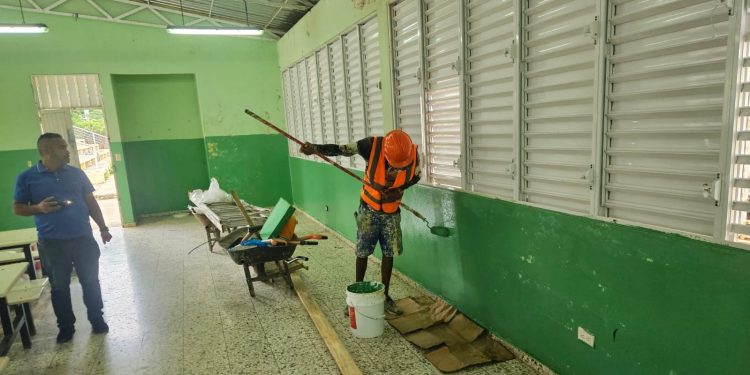Gobierno acelera modernización de escuelas en Boca Chica para beneficiar a miles de estudiantes
