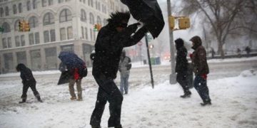El frío más extremo azotó este fin de semana a NYC en últimos años; dominicanos lo sufren