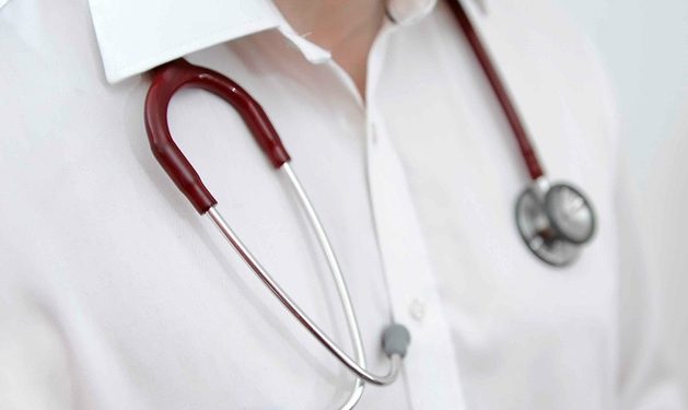 Casi 2 millones de personas que dependen de la cobertura médica pública de NY enfrentan futuro incierto   