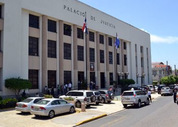 Justicia redefine conflicto entre hermanos y traslada caso a acción penal privada en el Distrito Nacional