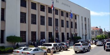Justicia redefine conflicto entre hermanos y traslada caso a acción penal privada en el Distrito Nacional