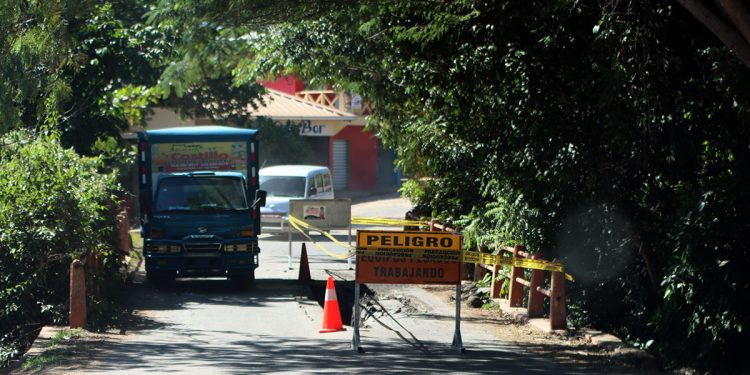 Obras Públicas impulsa reconstrucción urgente del puente de Amina para reforzar seguridad vial en Valverde
