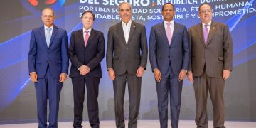 Abinader apuesta por fortalecer el sector asegurador como pilar del desarrollo económico