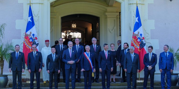 Abinader asiste a juramentación presidencial en Chile junto a líderes internacionales