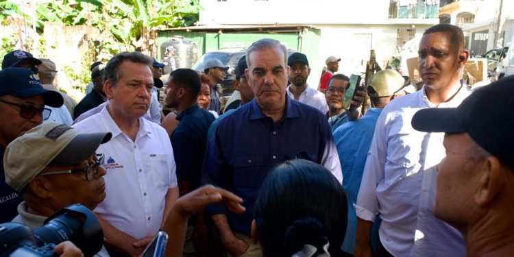 Abinader dispone ayudas y obras estructurales tras inundaciones en Gaspar Hernández