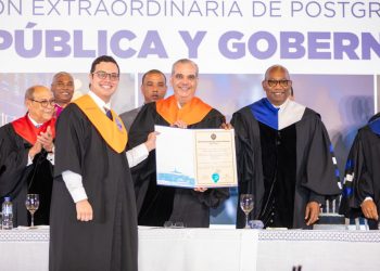 Abinader lidera graduación histórica y amplía formación de servidores públicos