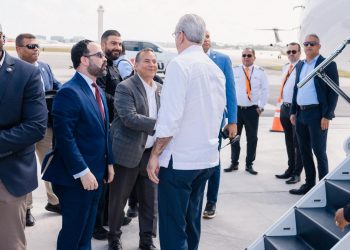 Abinader llega a Miami para participar en cumbre hemisférica sobre seguridad y migración