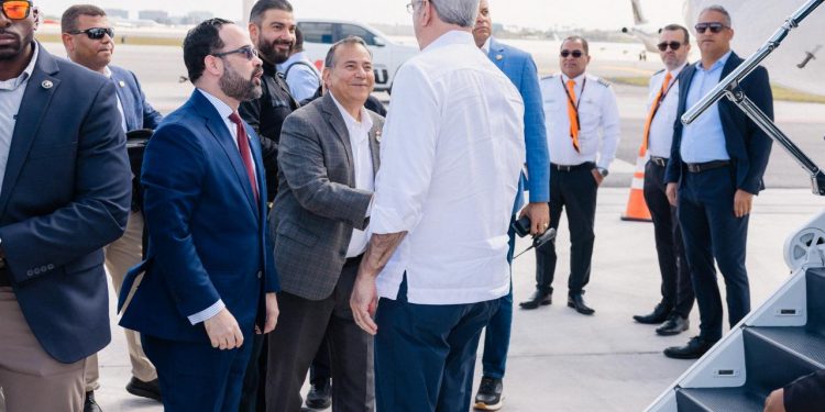 Abinader llega a Miami para participar en cumbre hemisférica sobre seguridad y migración