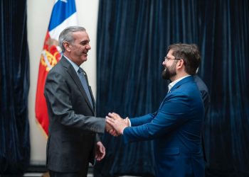 Abinader sostiene encuentro protocolar con presidente chileno Gabriel Boric en Santiago
