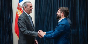 Abinader sostiene encuentro protocolar con presidente chileno Gabriel Boric en Santiago
