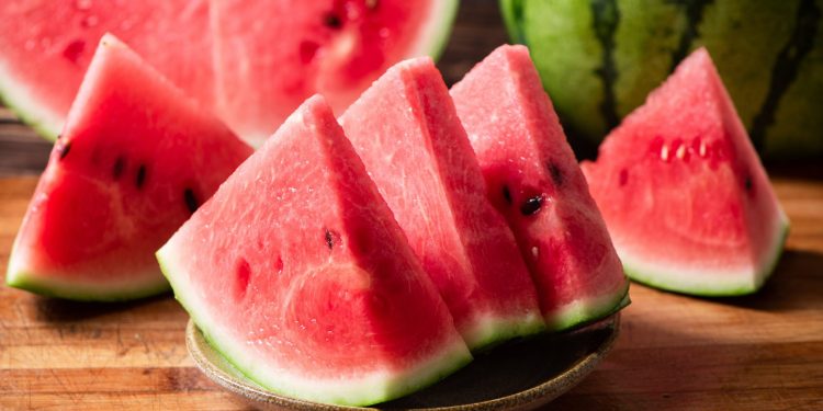 La sandía: una fruta refrescante que aporta hidratación y nutrientes al organismo