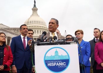 Trump sustituye poderosa secretaria DHS; congresista Espaillat había presionado por su destitución