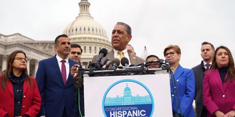 Trump sustituye poderosa secretaria DHS; congresista Espaillat había presionado por su destitución
