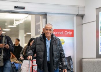 Arajet hace realidad sueño de viajar por primera vez a un dominicano de 95 años