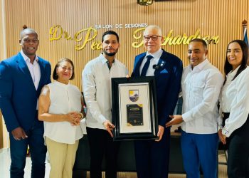 Ayuntamiento de La Otra Banda reconoce legado de Pedro Richardson con histórico homenaje