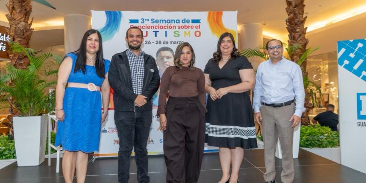 Especialistas del CAID fortalecen orientación familiar en jornada sobre autismo en Santo Domingo
