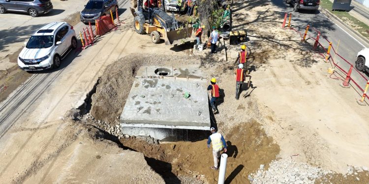 CORAASAN normaliza servicio de agua tras reparación en la avenida 27 de Febrero