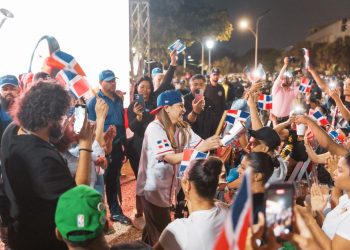 Carolina convierte la Plaza Santo Domingo en “Estadio Malecón” durante el Clásico Mundial