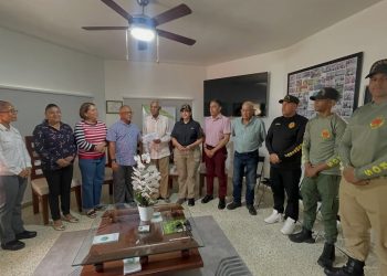 Consejo de Apoyo a Jarabacoa respalda labor de los bomberos con aporte económico