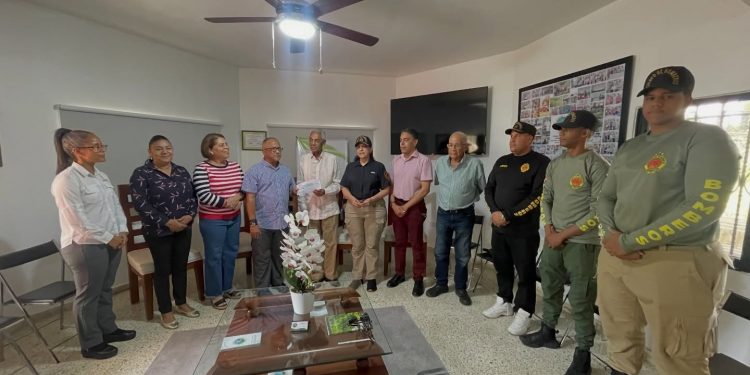 Consejo de Apoyo a Jarabacoa respalda labor de los bomberos con aporte económico
