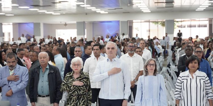 Educación refuerza transparencia con jornada sobre nuevas leyes de compras y Código Penal