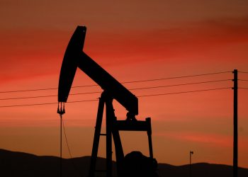 Tensión en Medio Oriente impulsa el petróleo a su nivel más alto en casi dos años