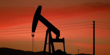 Tensión en Medio Oriente impulsa el petróleo a su nivel más alto en casi dos años