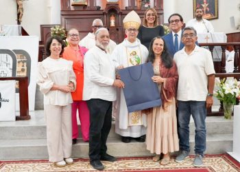 Honran siglo de fe y servicio de parroquia en Santiago