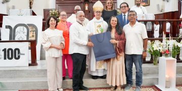 Honran siglo de fe y servicio de parroquia en Santiago