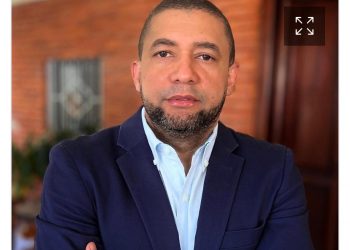 Tribunal de La Altagracia impone fianza millonaria a comunicador por difamación