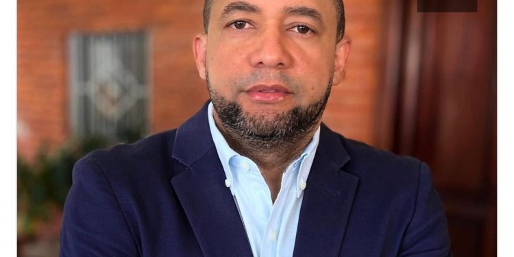 Tribunal de La Altagracia impone fianza millonaria a comunicador por difamación
