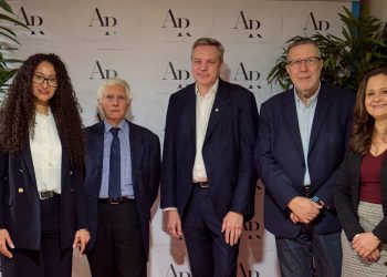 Proyecto intergeneracional en Francia destaca el poder del arte como puente cultural