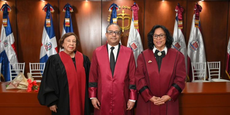 Tribunal Constitucional distingue a dos destacadas juristas dominicanas