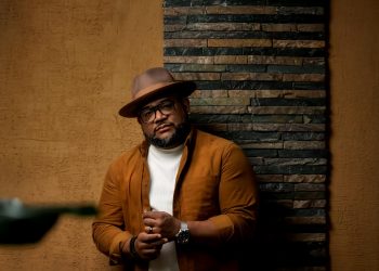 Moa Cabrera presenta nuevo videoclip y consolida su crecimiento artístico