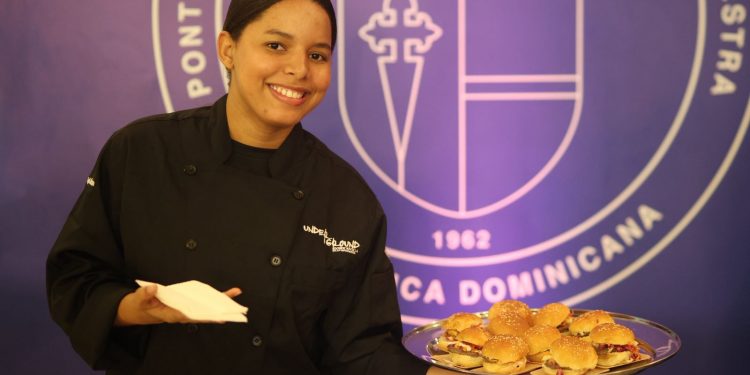 PUCMM se posiciona como líder regional en turismo y destaca en rankings internacionales 2026