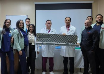 Donan moderno equipo urológico para fortalecer formación médica en hospital Moscoso Puello