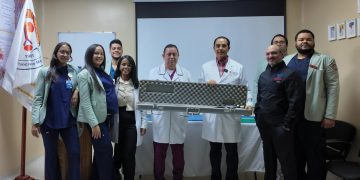 Donan moderno equipo urológico para fortalecer formación médica en hospital Moscoso Puello