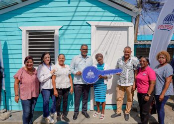 Propeep transforma vida de mujer no vidente con entrega de vivienda digna en Capotillo
