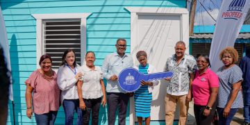 Propeep transforma vida de mujer no vidente con entrega de vivienda digna en Capotillo