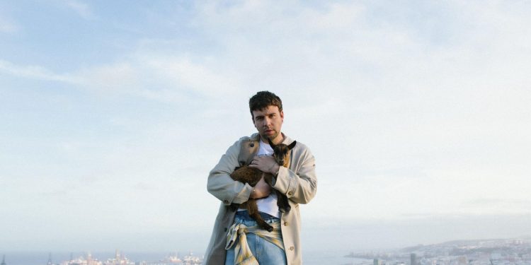 El artista urbano apuesta por la verbena y el merengue para rendir homenaje a la cultura popular de las Islas Canarias