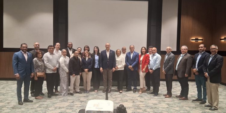 Sector hotelero de Santiago presenta crecimiento y propuestas turísticas al cabildo municipal